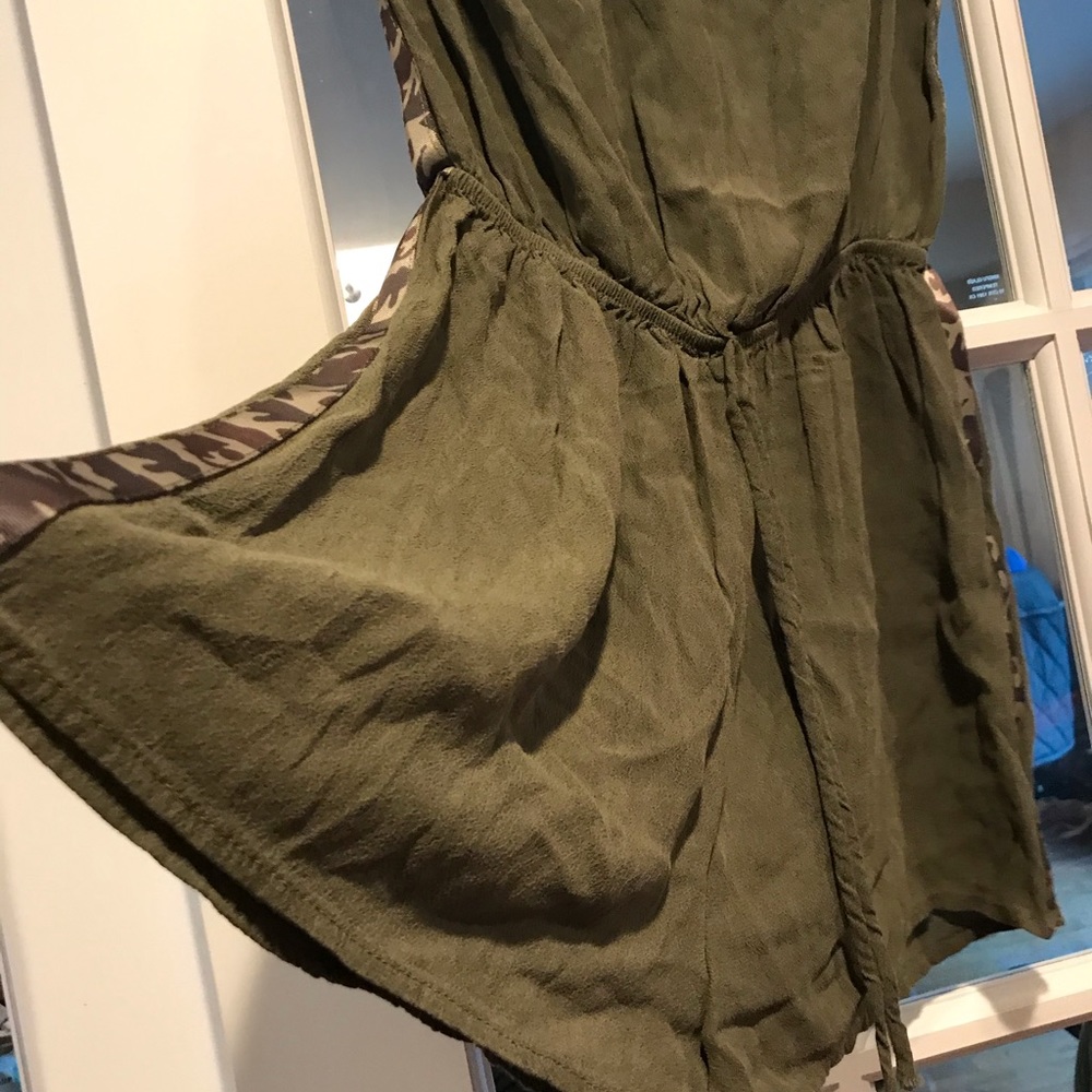 Romper - Picture 2 of 3